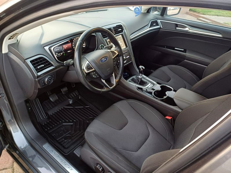 Ford Mondeo Bogate wyposażenie Przebieg: 121.550 km Nowy rozrząd opony itp Mk5 (2014-)
