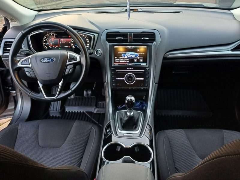 Ford Mondeo Bogate wyposażenie Przebieg: 121.550 km Nowy rozrząd opony itp Mk5 (2014-)