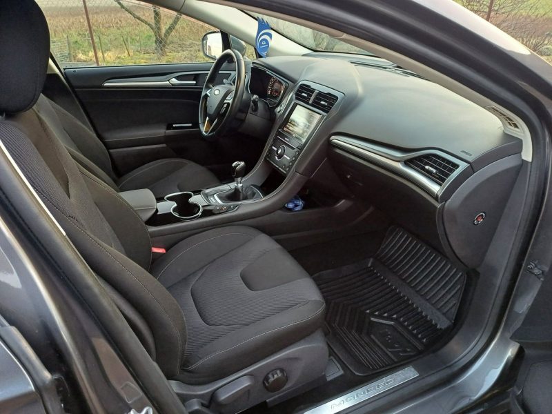 Ford Mondeo Bogate wyposażenie Przebieg: 121.550 km Nowy rozrząd opony itp Mk5 (2014-)