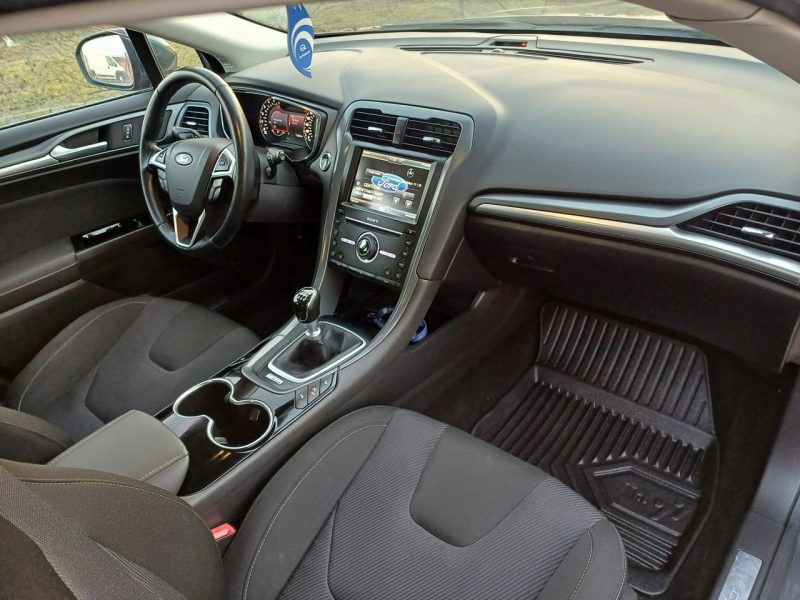Ford Mondeo Bogate wyposażenie Przebieg: 121.550 km Nowy rozrząd opony itp Mk5 (2014-)