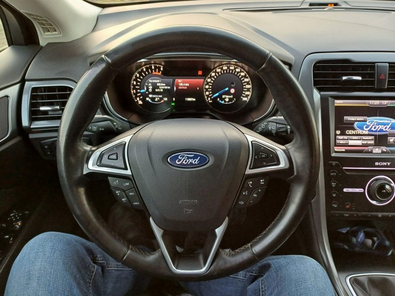 Ford Mondeo Bogate wyposażenie Przebieg: 121.550 km Nowy rozrząd opony itp Mk5 (2014-)