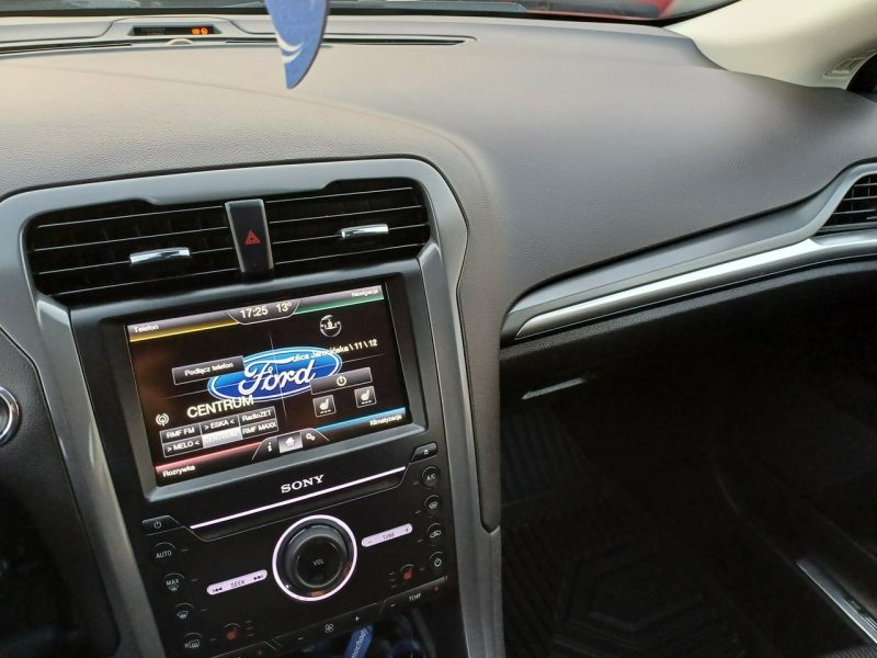 Ford Mondeo Bogate wyposażenie Przebieg: 121.550 km Nowy rozrząd opony itp Mk5 (2014-)