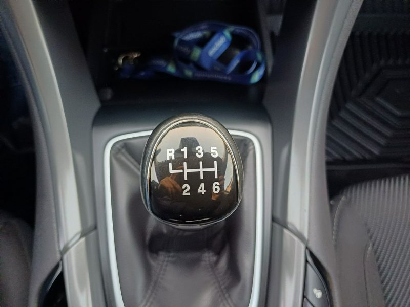Ford Mondeo Bogate wyposażenie Przebieg: 121.550 km Nowy rozrząd opony itp Mk5 (2014-)