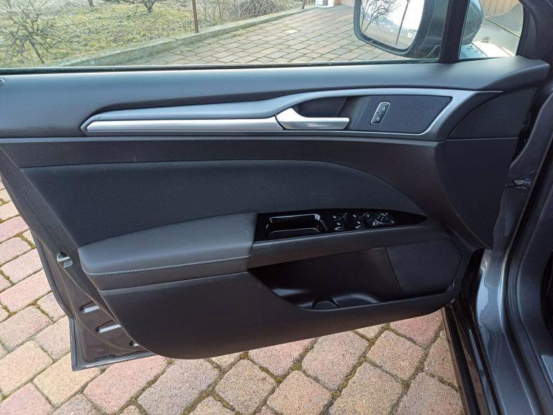 Ford Mondeo Bogate wyposażenie Przebieg: 121.550 km Nowy rozrząd opony itp Mk5 (2014-)