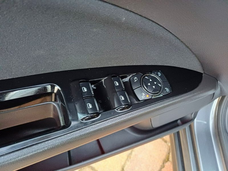 Ford Mondeo Bogate wyposażenie Przebieg: 121.550 km Nowy rozrząd opony itp Mk5 (2014-)