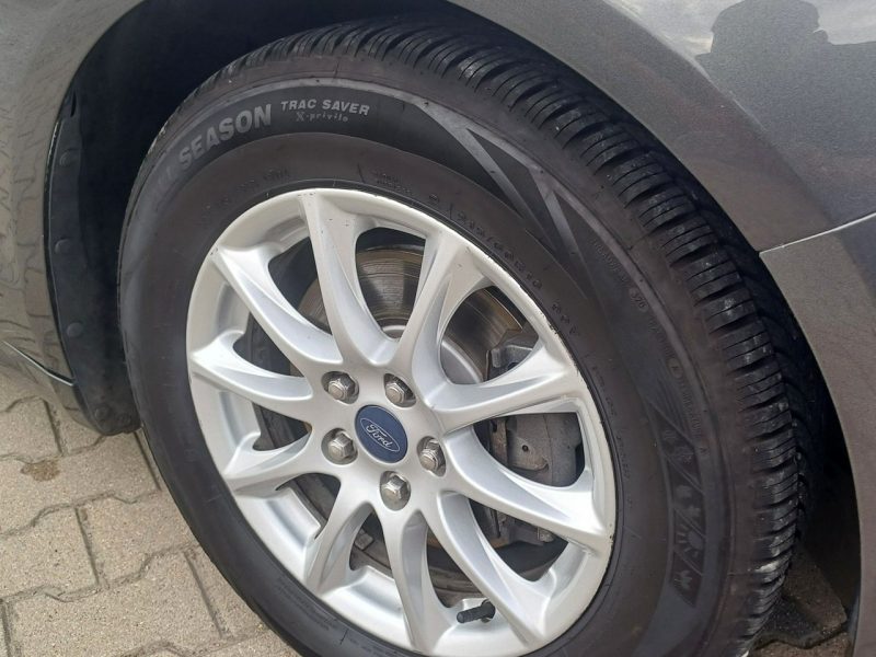 Ford Mondeo Bogate wyposażenie Przebieg: 121.550 km Nowy rozrząd opony itp Mk5 (2014-)