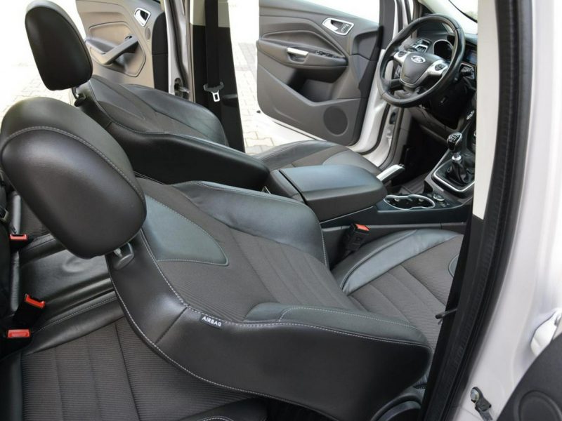 Ford Kuga Individual Biała perła Skóry Panorama Ledy Navi Tablet el.fotele II (2012-)