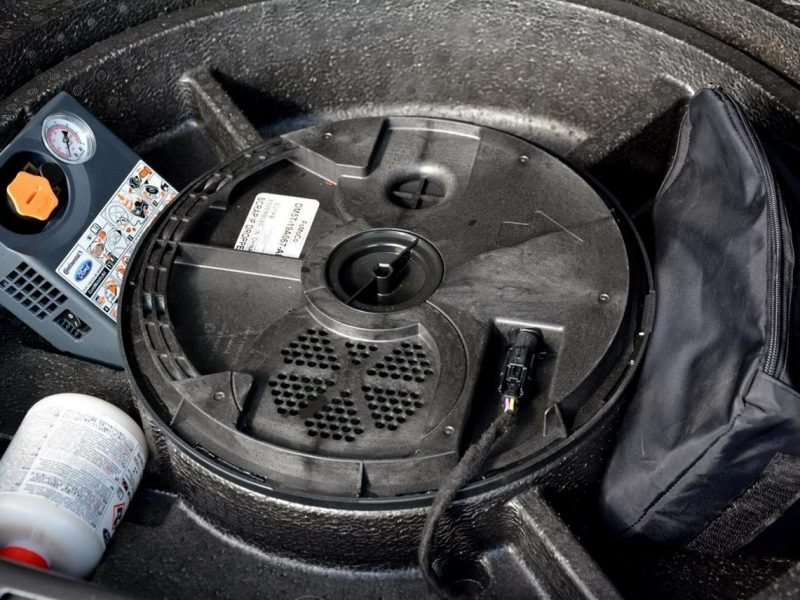 Ford Kuga Individual Biała perła Skóry Panorama Ledy Navi Tablet el.fotele II (2012-)