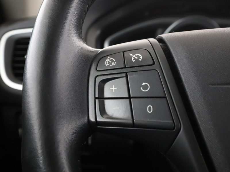 Volvo V40 navi PDC hak tempomat klima-auto II (2012-)