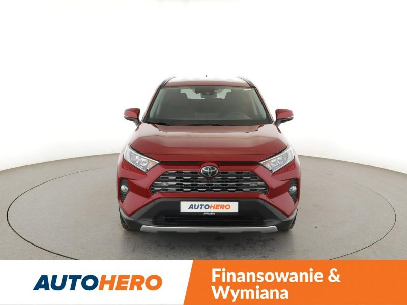 Toyota RAV-4 klima auto navi kamera i czujniki parkowania grzane fotele V (2018)