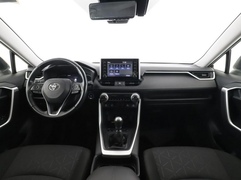 Toyota RAV-4 klima auto navi kamera i czujniki parkowania grzane fotele V (2018)