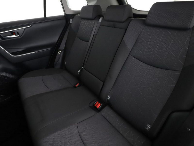 Toyota RAV-4 klima auto navi kamera i czujniki parkowania grzane fotele V (2018)