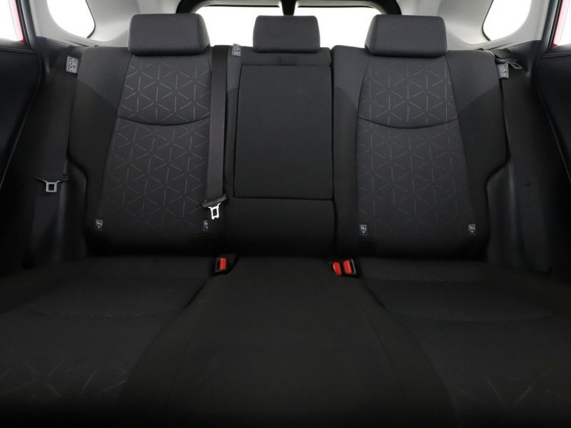 Toyota RAV-4 klima auto navi kamera i czujniki parkowania grzane fotele V (2018)