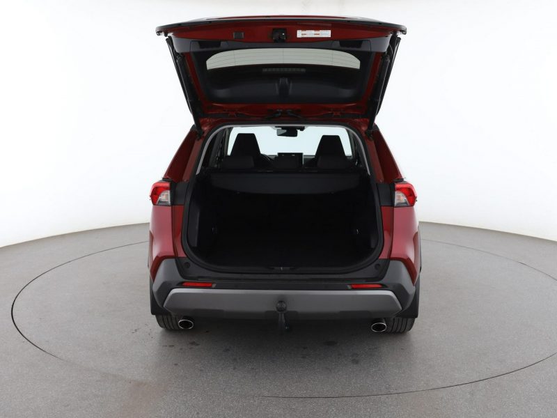 Toyota RAV-4 klima auto navi kamera i czujniki parkowania grzane fotele V (2018)
