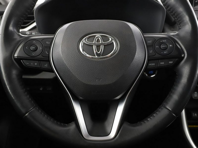 Toyota RAV-4 klima auto navi kamera i czujniki parkowania grzane fotele V (2018)