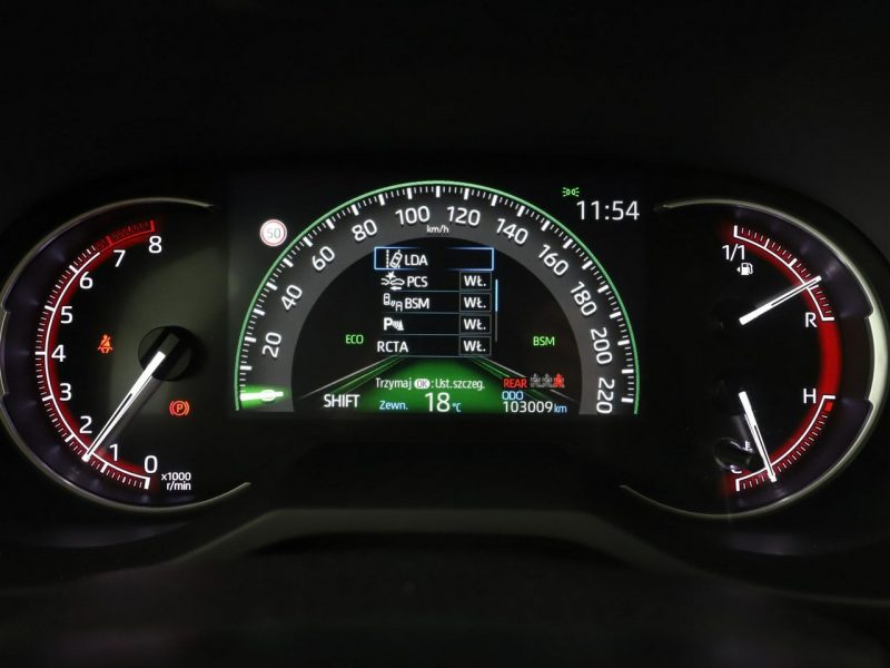 Toyota RAV-4 klima auto navi kamera i czujniki parkowania grzane fotele V (2018)