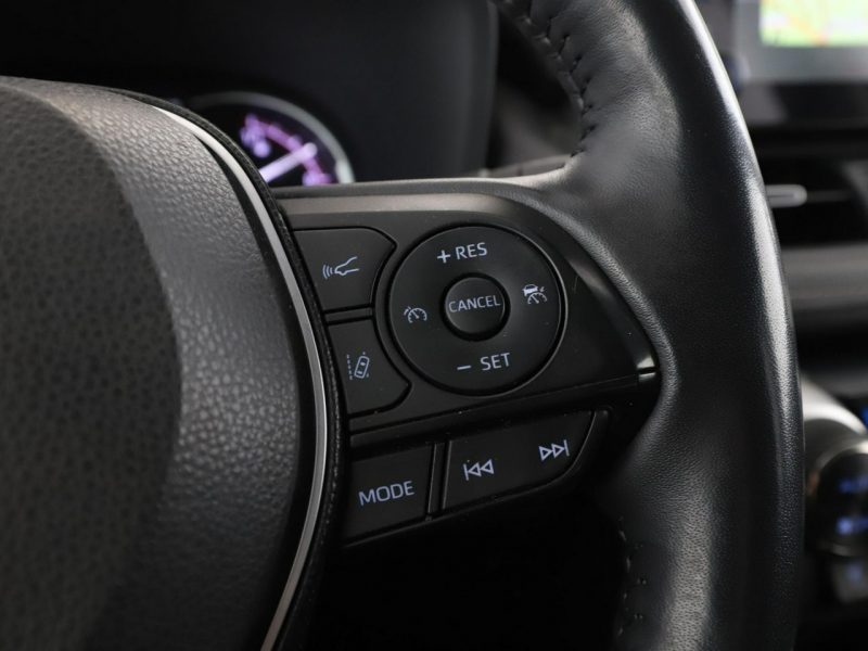 Toyota RAV-4 klima auto navi kamera i czujniki parkowania grzane fotele V (2018)