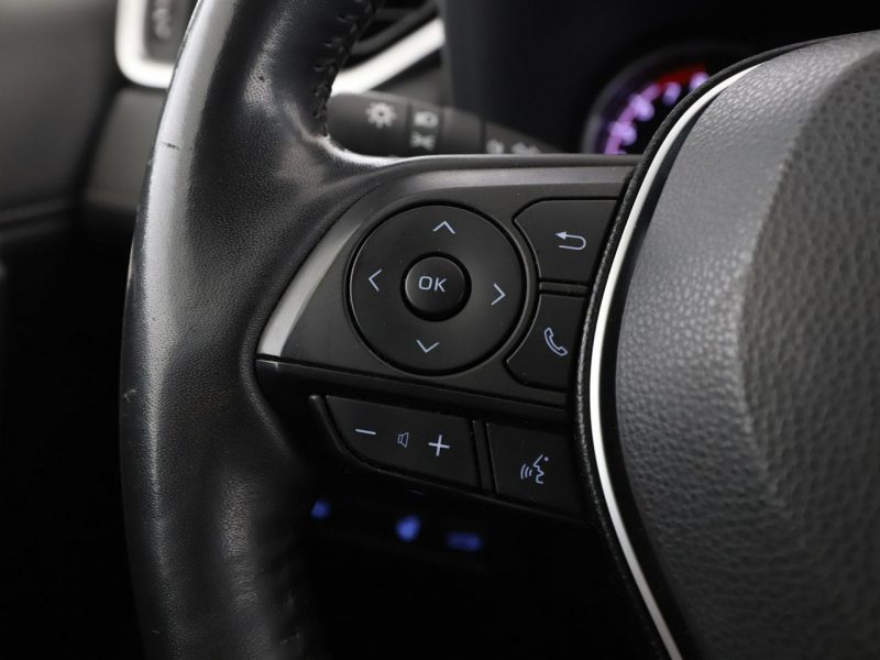 Toyota RAV-4 klima auto navi kamera i czujniki parkowania grzane fotele V (2018)