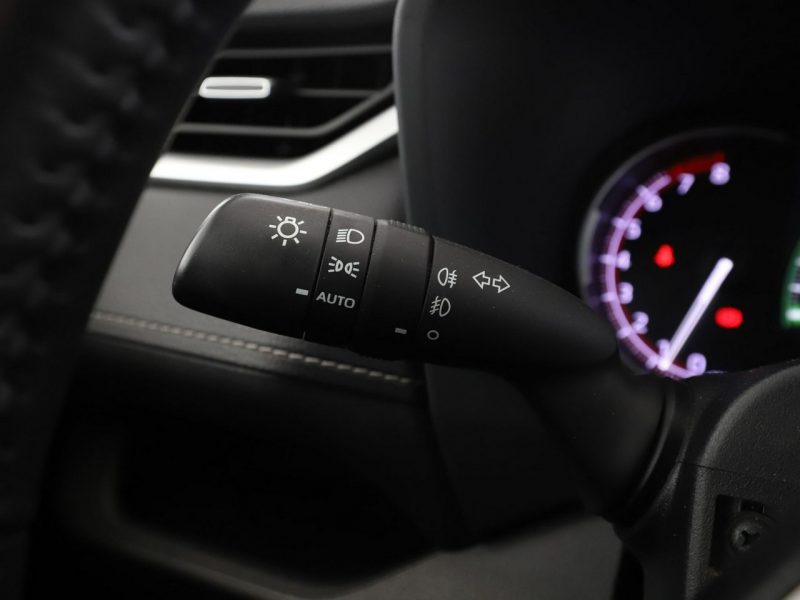 Toyota RAV-4 klima auto navi kamera i czujniki parkowania grzane fotele V (2018)
