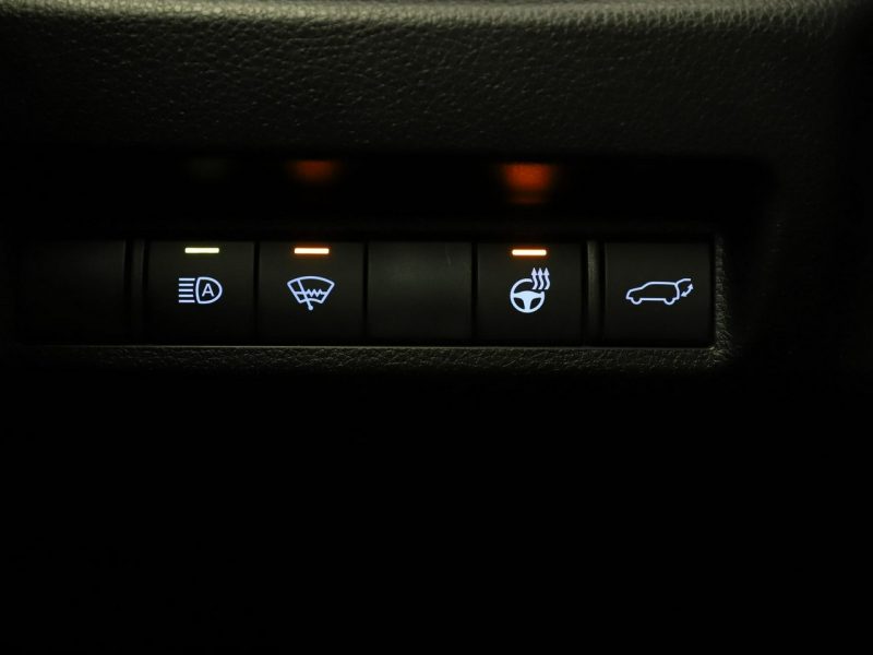 Toyota RAV-4 klima auto navi kamera i czujniki parkowania grzane fotele V (2018)