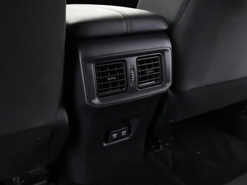 Toyota RAV-4 klima auto navi kamera i czujniki parkowania grzane fotele V (2018)