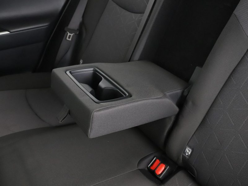 Toyota RAV-4 klima auto navi kamera i czujniki parkowania grzane fotele V (2018)