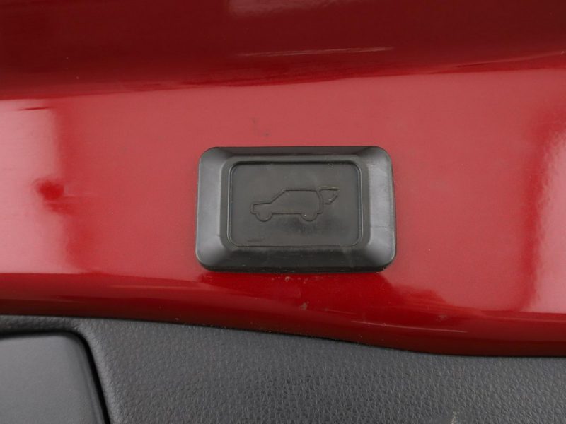 Toyota RAV-4 klima auto navi kamera i czujniki parkowania grzane fotele V (2018)