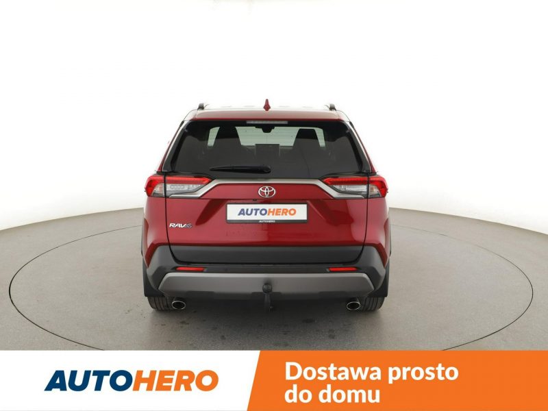 Toyota RAV-4 klima auto navi kamera i czujniki parkowania grzane fotele V (2018)