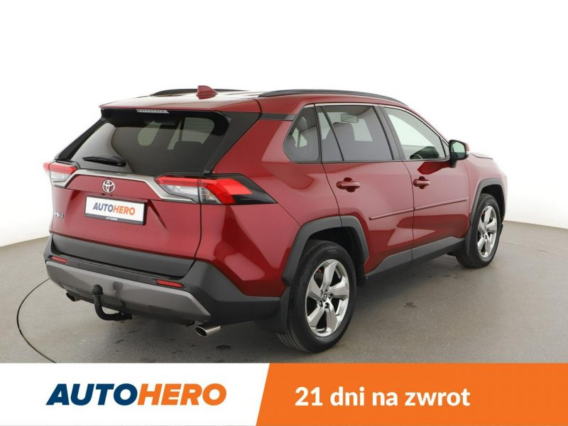 Toyota RAV-4 klima auto navi kamera i czujniki parkowania grzane fotele V (2018)
