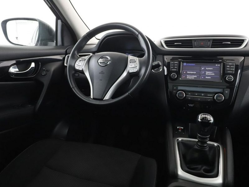 Nissan Qashqai navi klima auto panorama kamera i czujniki parkowania grzane fotele II (2013-2021)