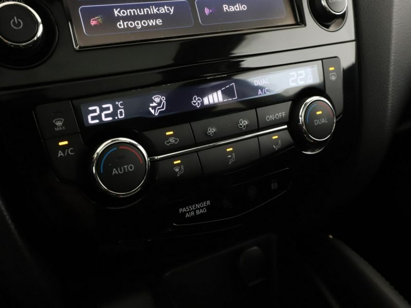 Nissan Qashqai navi klima auto panorama kamera i czujniki parkowania grzane fotele II (2013-2021)