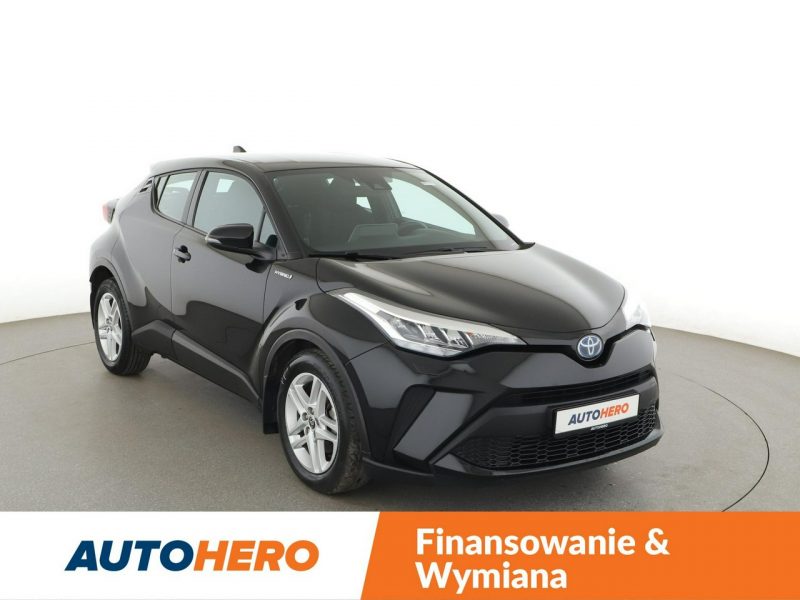 Toyota C-HR niski przebieg grzane fotele kamera tempomat