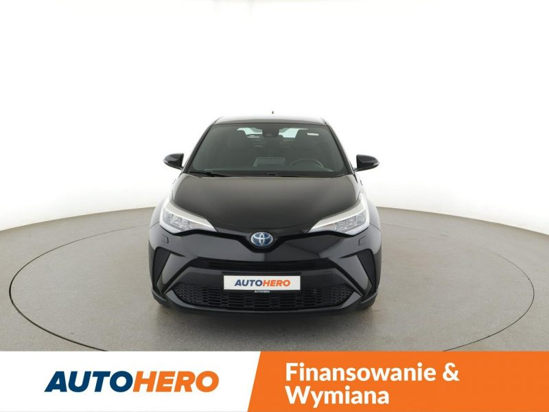 Toyota C-HR niski przebieg grzane fotele kamera tempomat