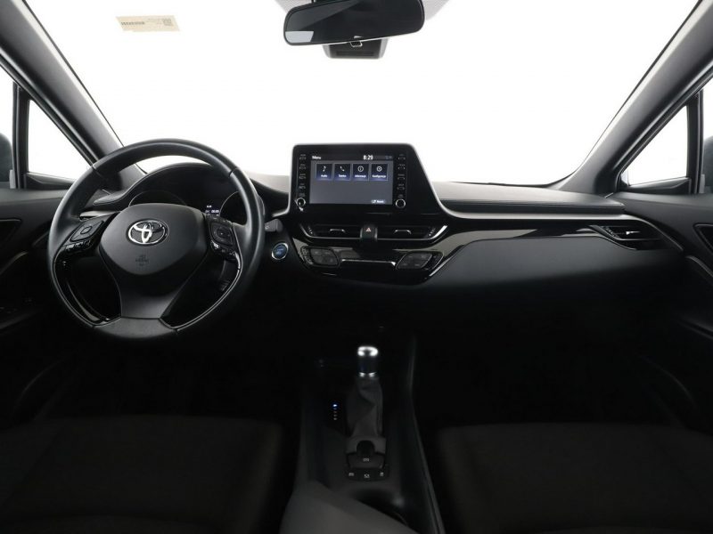 Toyota C-HR niski przebieg grzane fotele kamera tempomat
