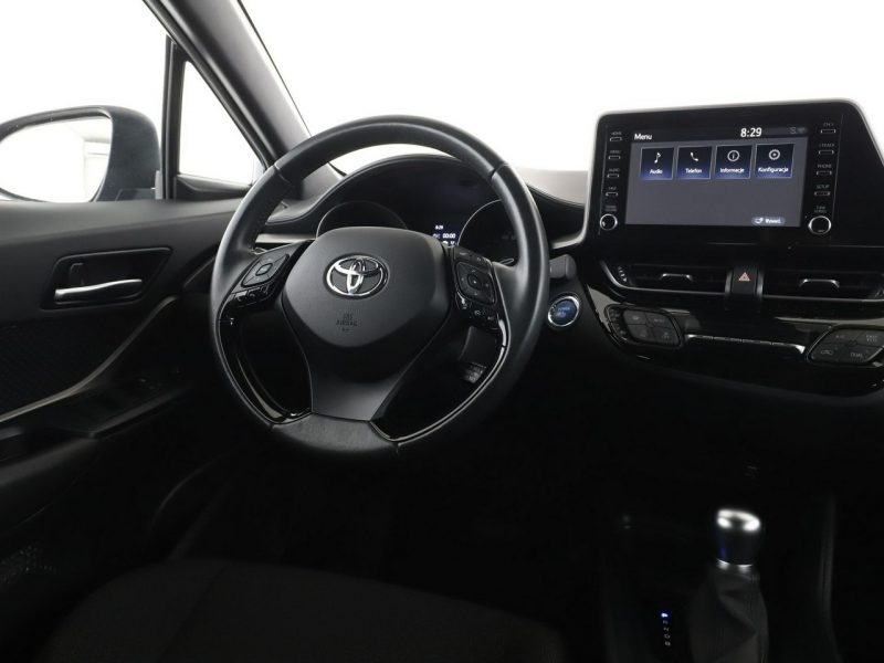 Toyota C-HR niski przebieg grzane fotele kamera tempomat