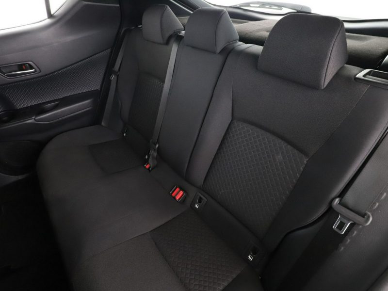 Toyota C-HR niski przebieg grzane fotele kamera tempomat