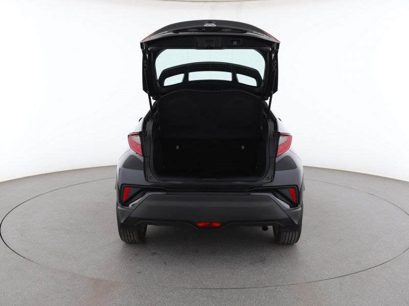 Toyota C-HR niski przebieg grzane fotele kamera tempomat
