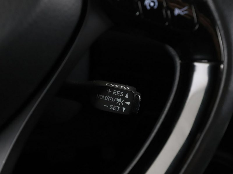 Toyota C-HR niski przebieg grzane fotele kamera tempomat