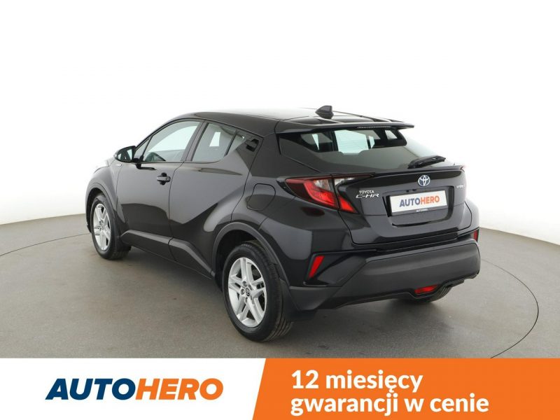 Toyota C-HR niski przebieg grzane fotele kamera tempomat