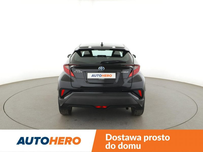 Toyota C-HR niski przebieg grzane fotele kamera tempomat