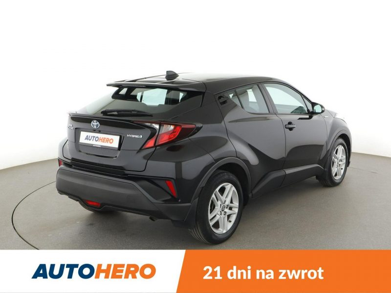 Toyota C-HR niski przebieg grzane fotele kamera tempomat