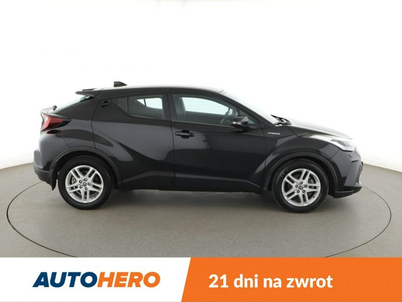 Toyota C-HR niski przebieg grzane fotele kamera tempomat