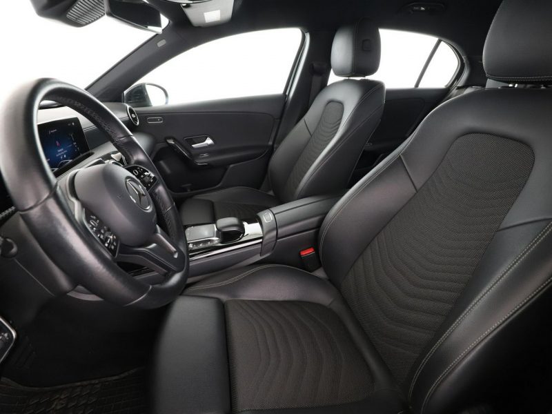 Mercedes A 180 automat navi grzane fotele klima auto czujniki parkowania W177 (2018-)