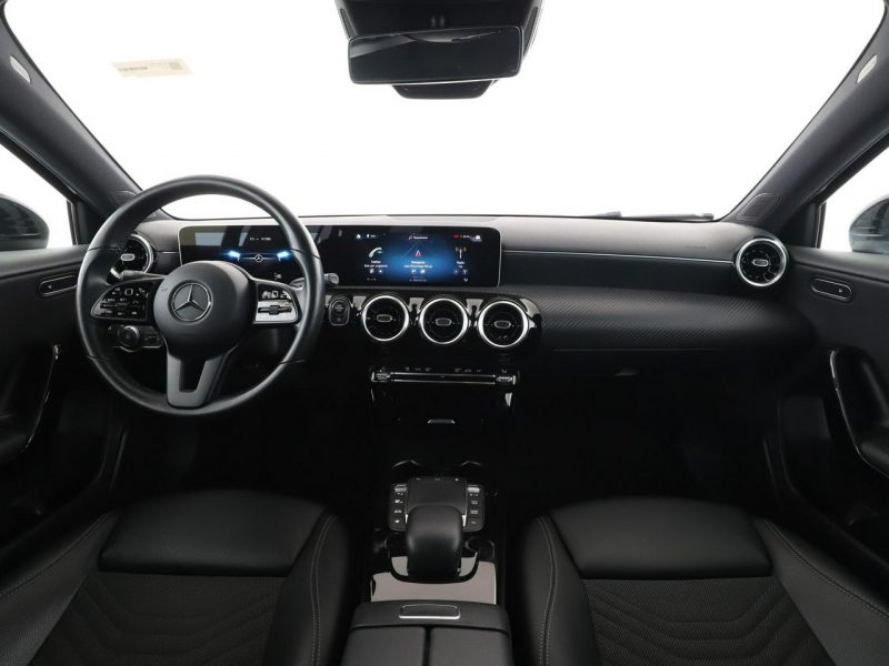 Mercedes A 180 automat navi grzane fotele klima auto czujniki parkowania W177 (2018-)