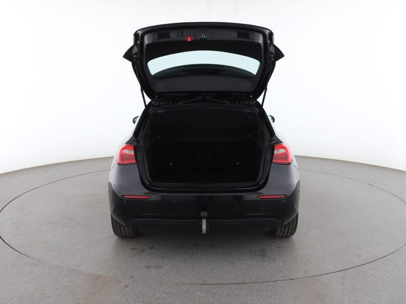 Mercedes A 180 automat navi grzane fotele klima auto czujniki parkowania W177 (2018-)