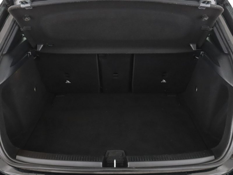 Mercedes A 180 automat navi grzane fotele klima auto czujniki parkowania W177 (2018-)