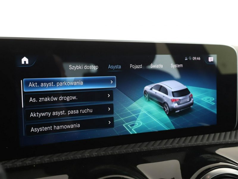 Mercedes A 180 automat navi grzane fotele klima auto czujniki parkowania W177 (2018-)