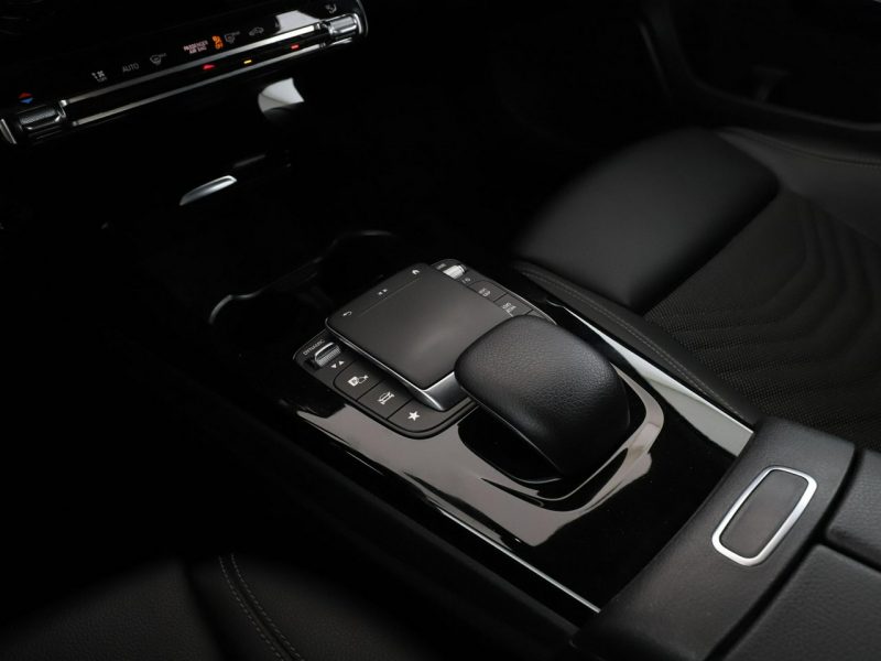 Mercedes A 180 automat navi grzane fotele klima auto czujniki parkowania W177 (2018-)