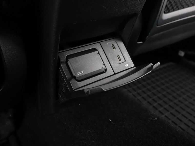 Mercedes A 180 automat navi grzane fotele klima auto czujniki parkowania W177 (2018-)