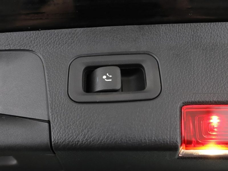 Mercedes A 180 automat navi grzane fotele klima auto czujniki parkowania W177 (2018-)